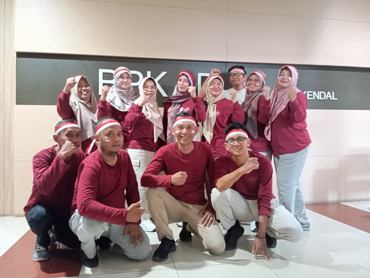 Foto Bersama Personel Sekretariat BPKAD Kabupaten Kendal