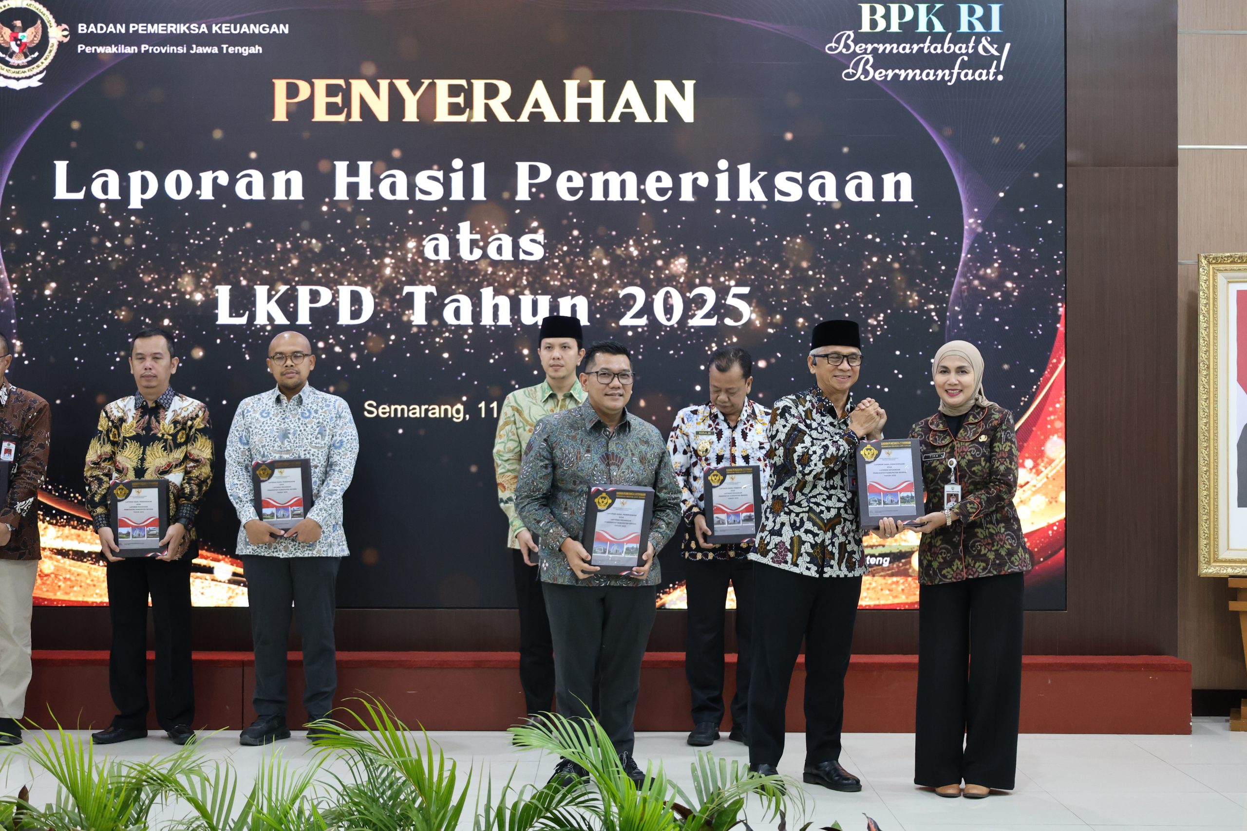 Penyerahan Opini BPK Kepada Bupati Kendal